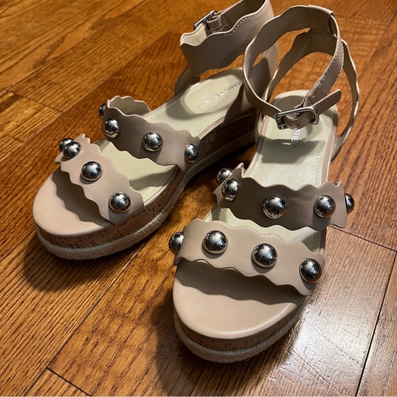MARC FISHER NWOB Faythe Silver Studded Platform Sandals 7.5 M Tan - Picture 8 of 9